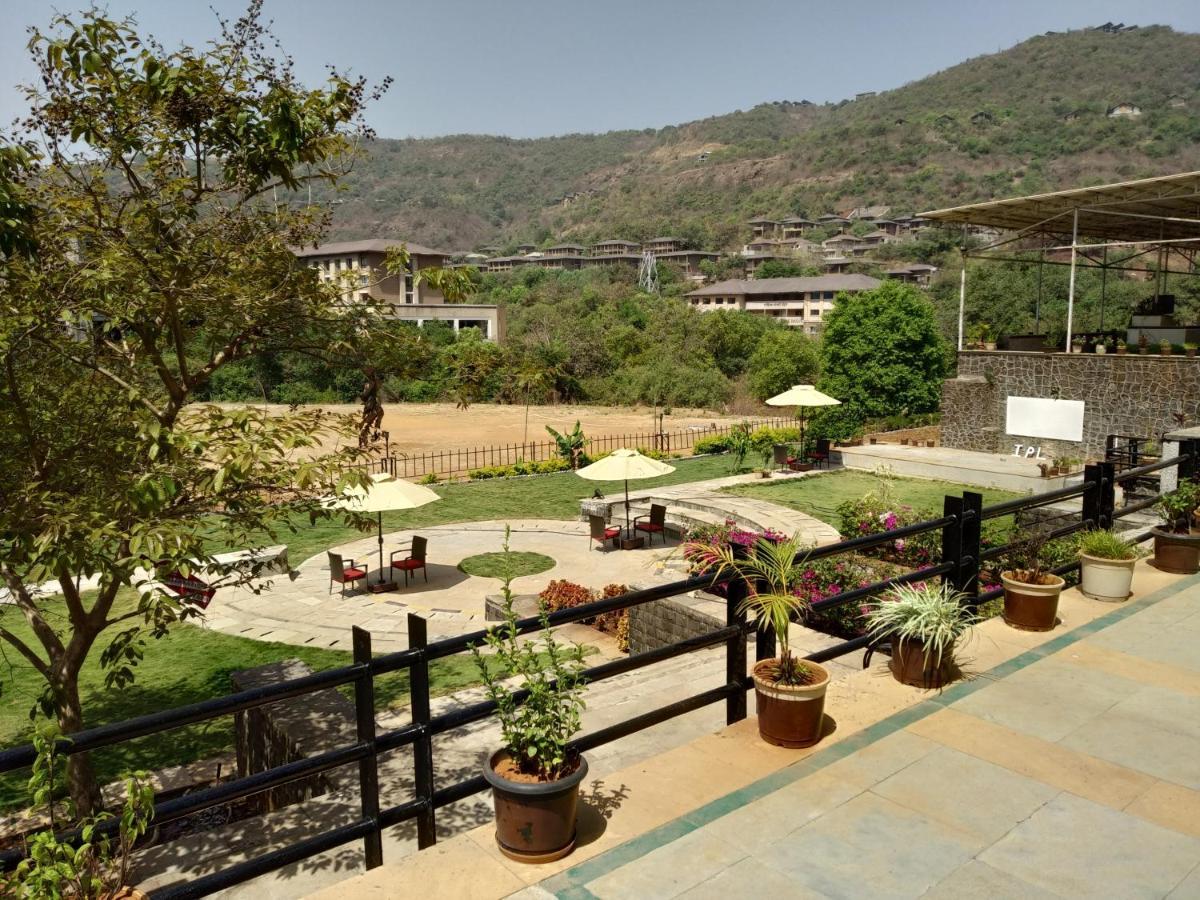 Hotel Celebration Lavasa Exteriér fotografie